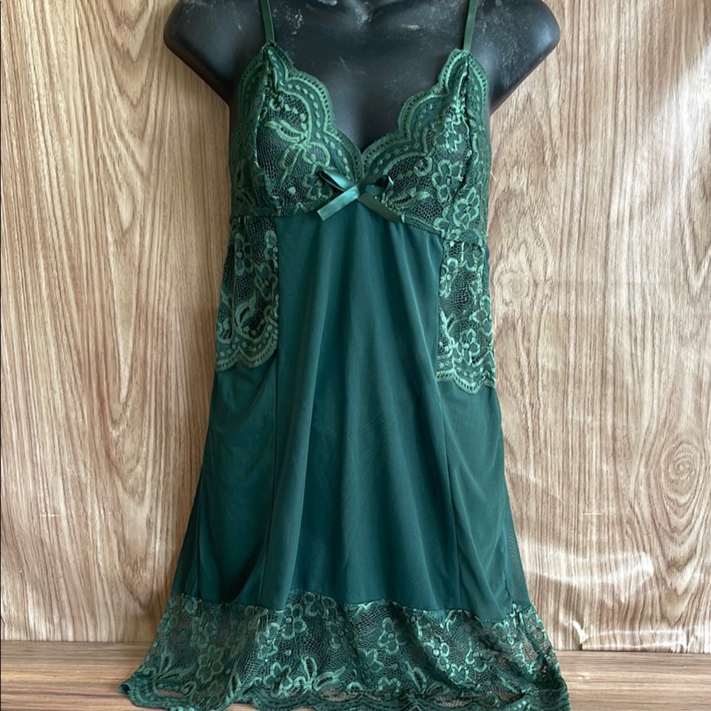New without tags Elegant Green Lace Chemise